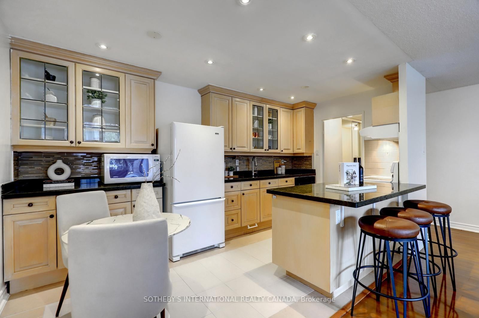 1515 E Lakeshore Road E, Unit 104 - Photo 9