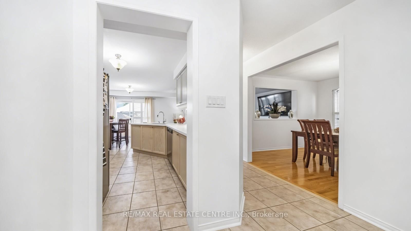 Detached House for sale at 22 Mistycreek Crescent, Brampton, Ontario, L7A 3E8 - Fletcher's Meadow - MLS: W12990384