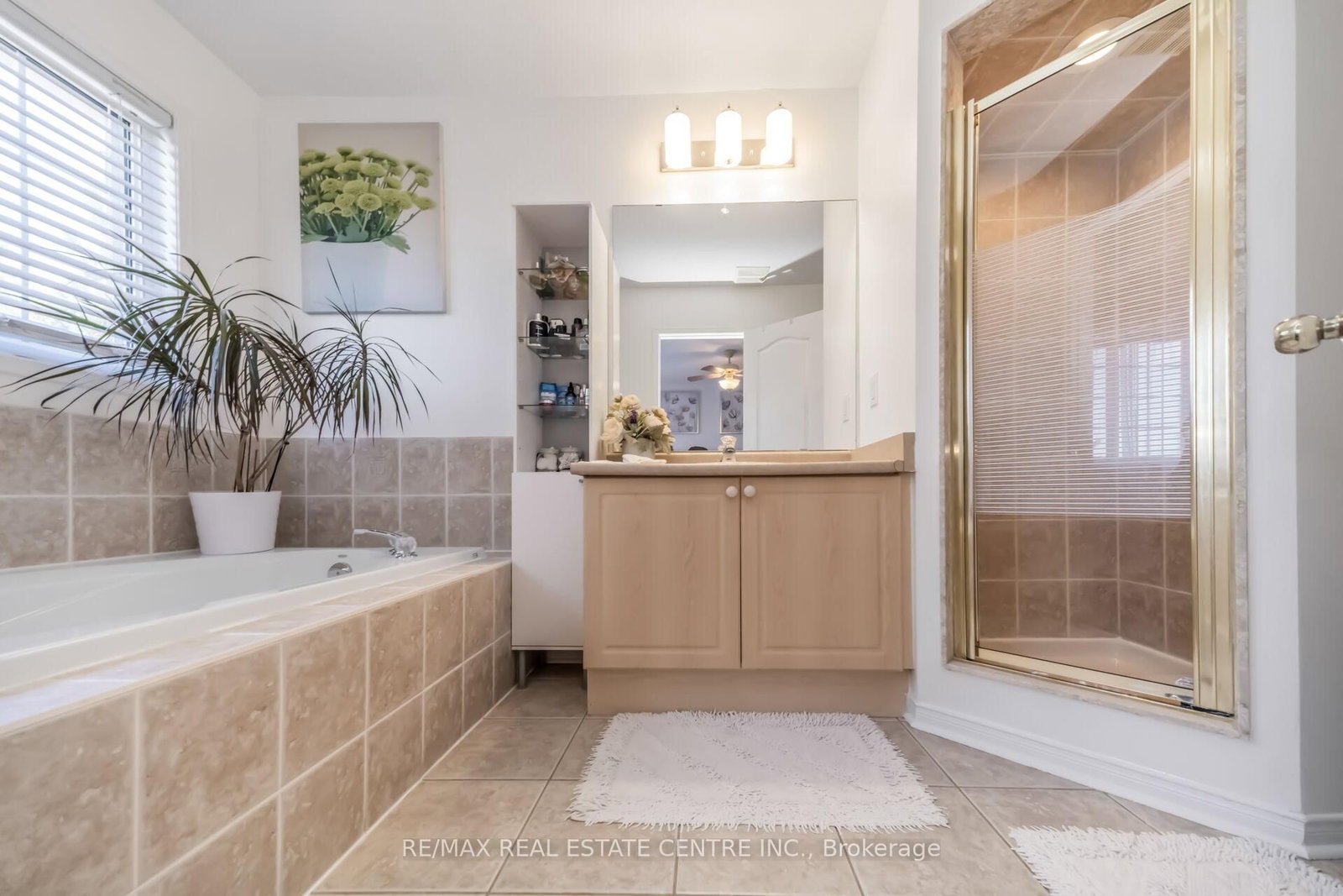 Detached House for sale at 22 Mistycreek Crescent, Brampton, Ontario, L7A 3E8 - Fletcher's Meadow - MLS: W12990384