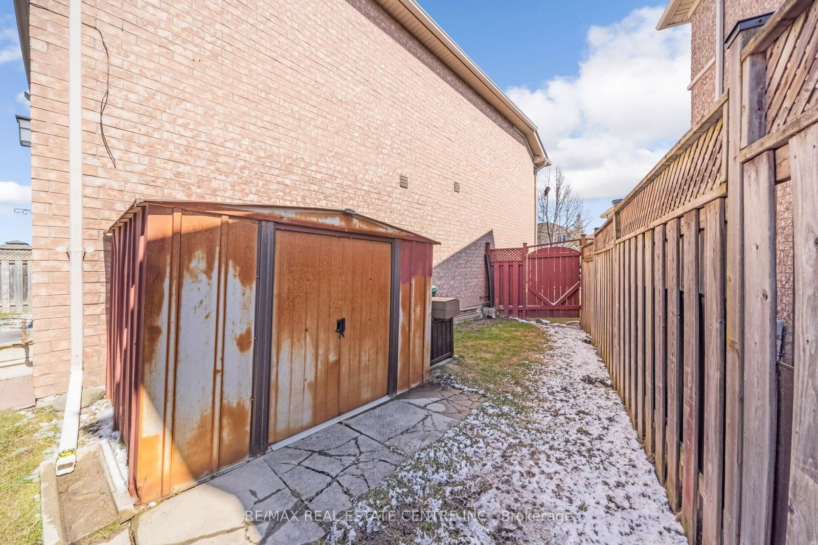 Detached House for sale at 22 Mistycreek Crescent, Brampton, Ontario, L7A 3E8 - Fletcher's Meadow - MLS: W12990384