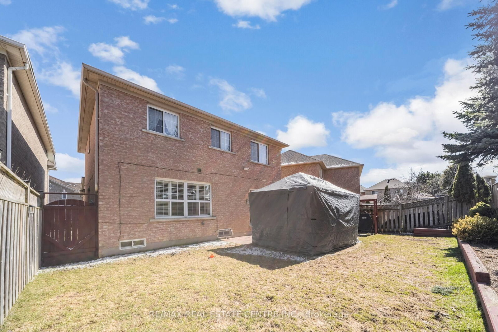 Detached House for sale at 22 Mistycreek Crescent, Brampton, Ontario, L7A 3E8 - Fletcher's Meadow - MLS: W12990384