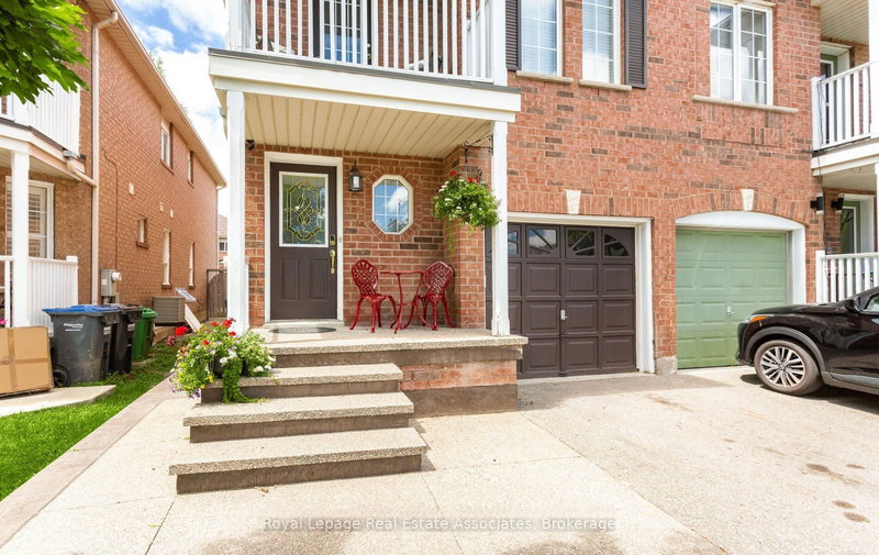 Upper - 116 Lake Louise Dr, Brampton, L6X 4Z8 | Image 2