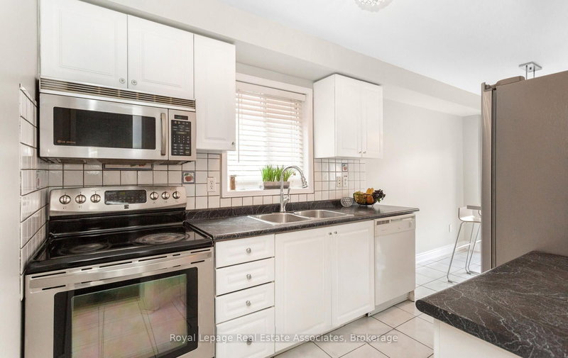 Upper - 116 Lake Louise Dr, Brampton, L6X 4Z8 | Image 3