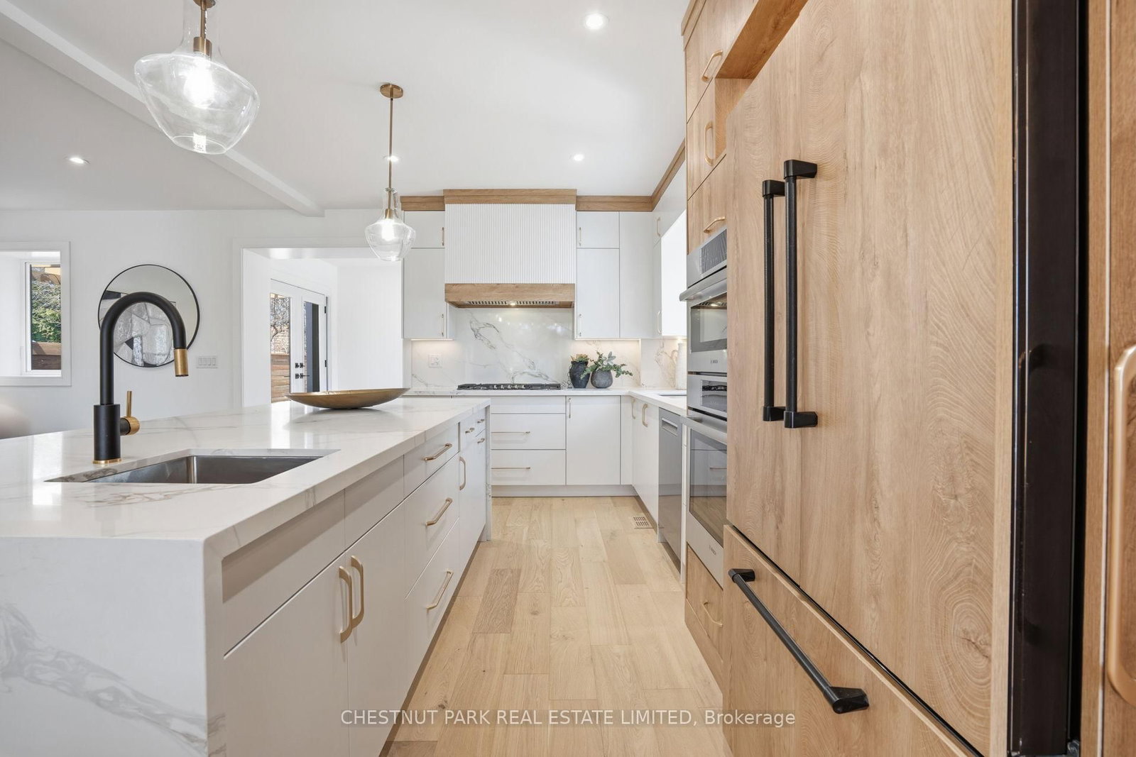 Detached House for sale at 86 Edgecroft Road, Toronto, Ontario, M8Z 2C3 - Stonegate-Queensway - MLS: W12990396