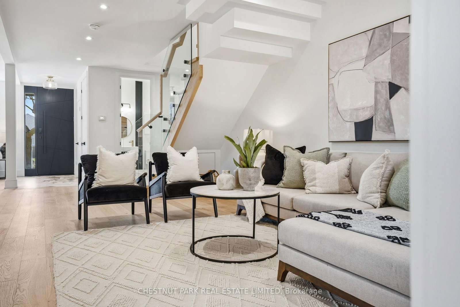 Detached House for sale at 86 Edgecroft Road, Toronto, Ontario, M8Z 2C3 - Stonegate-Queensway - MLS: W12990396