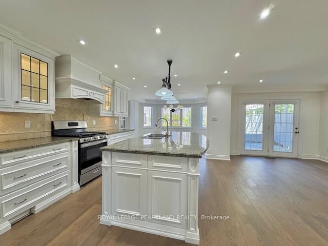 5439 Planters Wood Crt, Mississauga, L5M 5V6 | Image 2