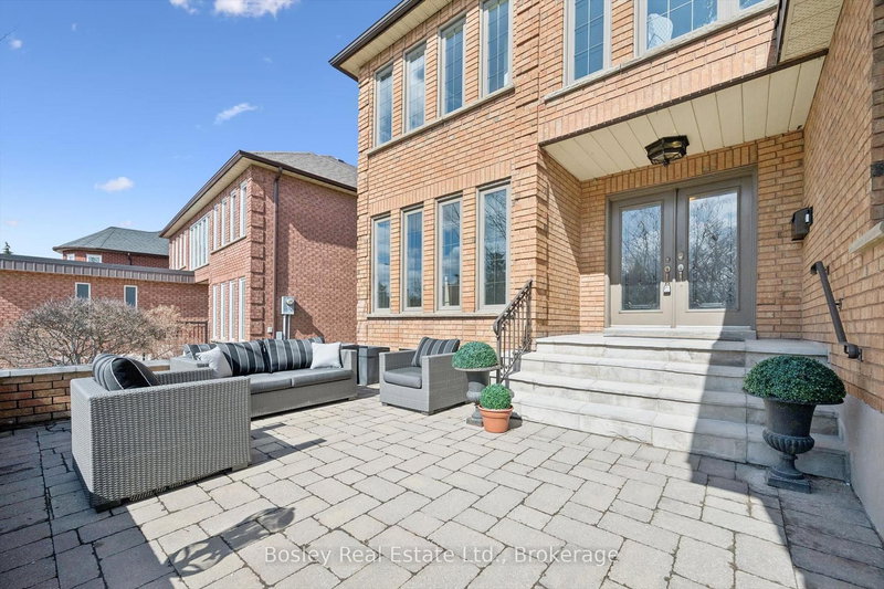 1217 Sugar Maple Crt, Mississauga, L4W 4P6 | Image 3