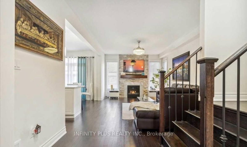 129 Lionhead Golf Club Rd, Brampton, L6Y 6C2 | Image 2