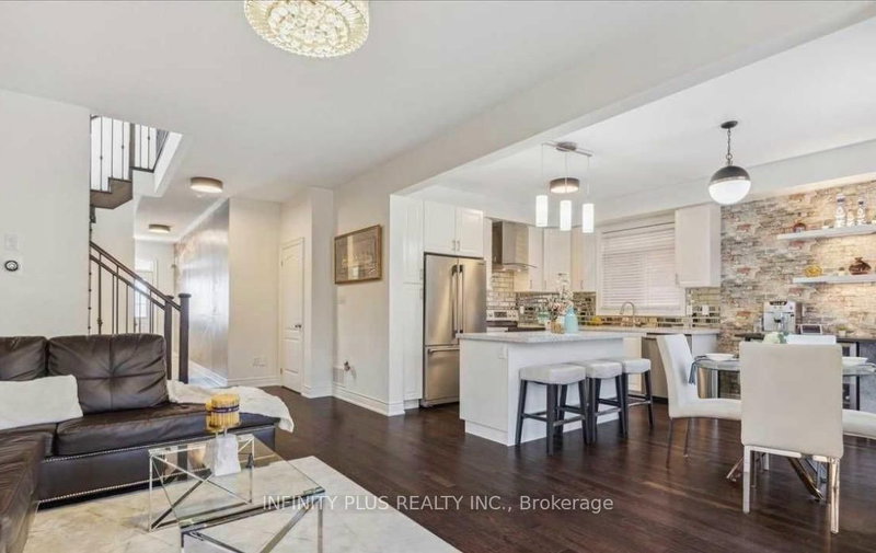 129 Lionhead Golf Club Rd, Brampton, L6Y 6C2 | Image 3