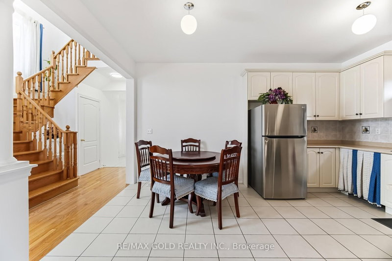 5 Attmar Dr, Brampton, L6P 2R4 | Image 2