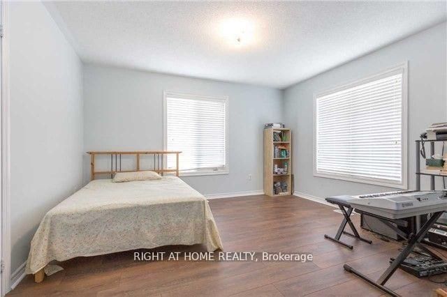 Detached House for sale at 1074 Mccuaig Drive, Milton, Ontario, L9T 6T2 - Clarke - MLS: W12990782