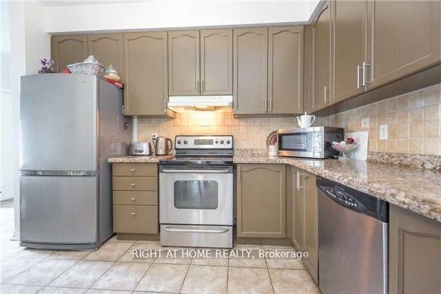 Detached House for sale at 1074 Mccuaig Drive, Milton, Ontario, L9T 6T2 - Clarke - MLS: W12990782