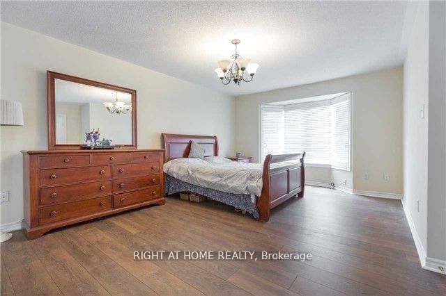 Detached House for sale at 1074 Mccuaig Drive, Milton, Ontario, L9T 6T2 - Clarke - MLS: W12990782