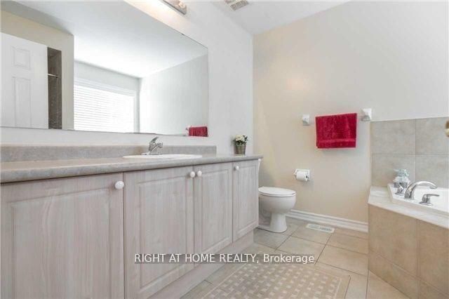 Detached House for sale at 1074 Mccuaig Drive, Milton, Ontario, L9T 6T2 - Clarke - MLS: W12990782