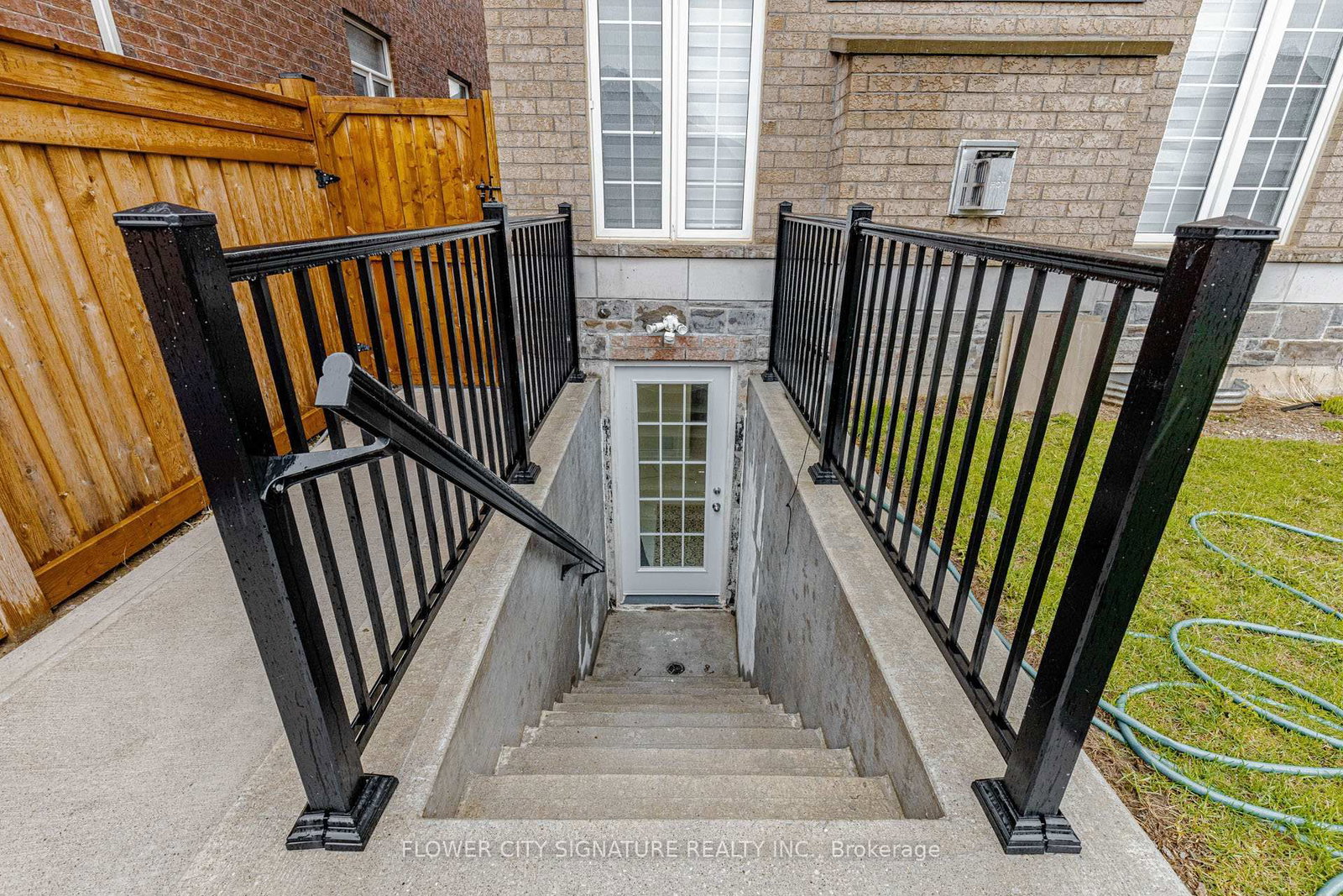 Detached House for sale at 116 Morningside Drive, Halton Hills, Ontario, L7G 0M2 - Georgetown - MLS: W12990858