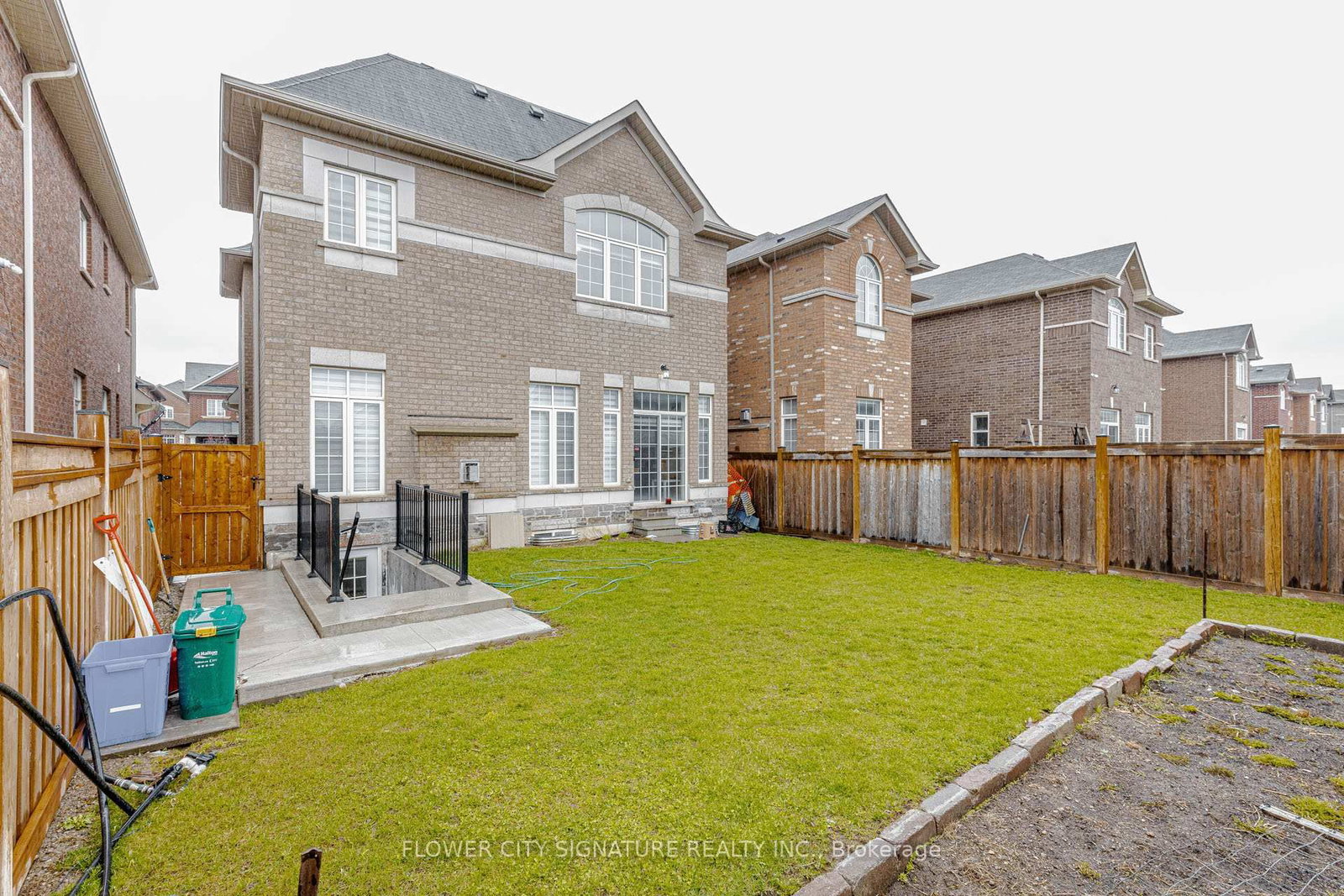 Detached House for sale at 116 Morningside Drive, Halton Hills, Ontario, L7G 0M2 - Georgetown - MLS: W12990858