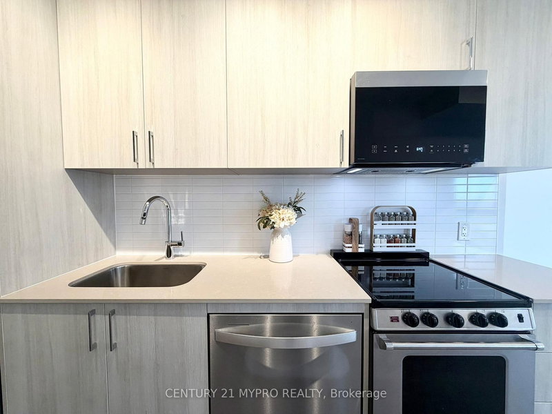 425 - 3250 Carding Mill Tr, Oakville, L6M 1L3 | Image 2