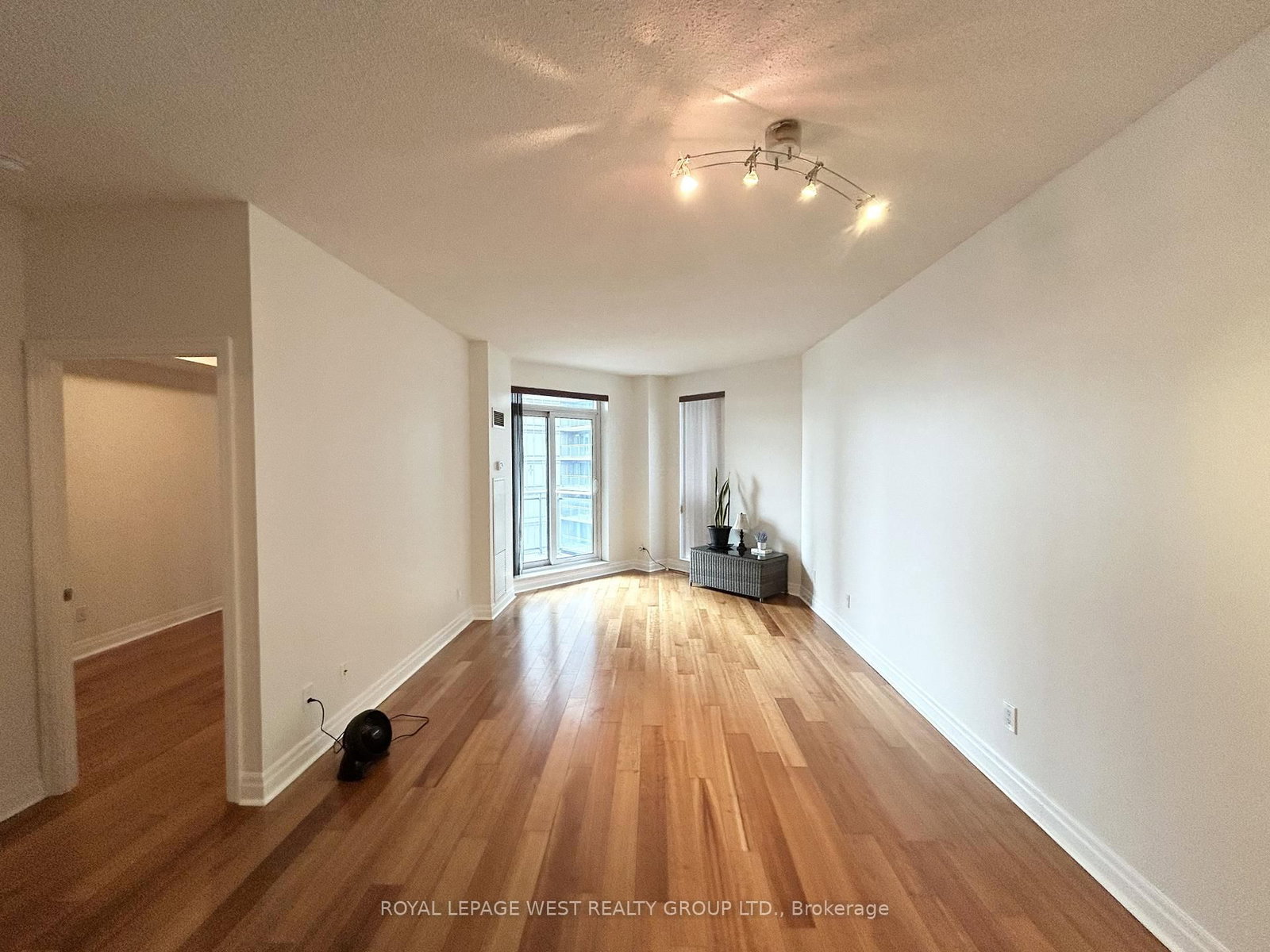 2119 Lakeshore Boulevard, Unit 711 - Photo 3