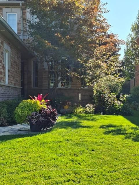 75 Royal Valley Drive S