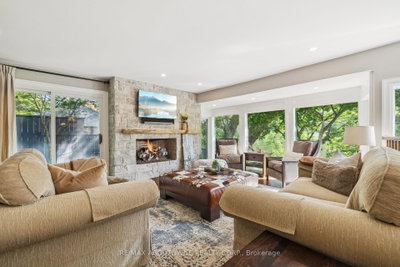 382 Trafalgar Road • Oakville, ON photo 8