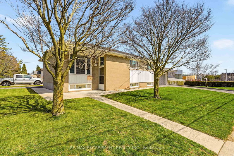 491 Warminster Dr, Oakville, L6L 4N4 | Image 2