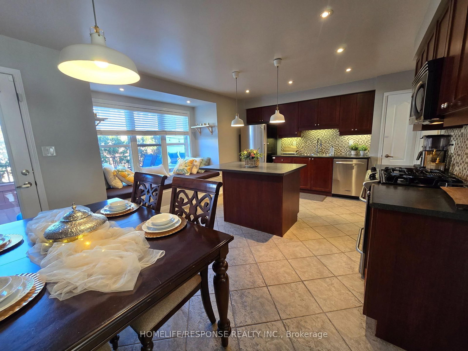 Townhouse for sale at 635 SCOTT Boulevard, Milton, Ontario, L9T 0P2 - Harrison - MLS: W12991480