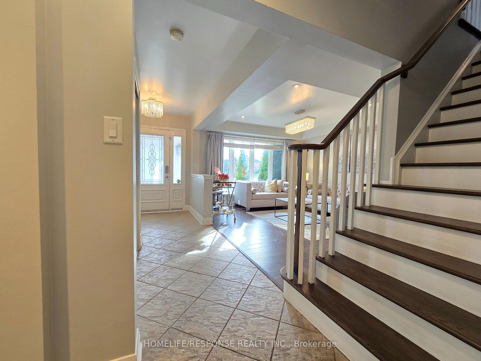 635 SCOTT Boulevard • Milton, ON photo 3