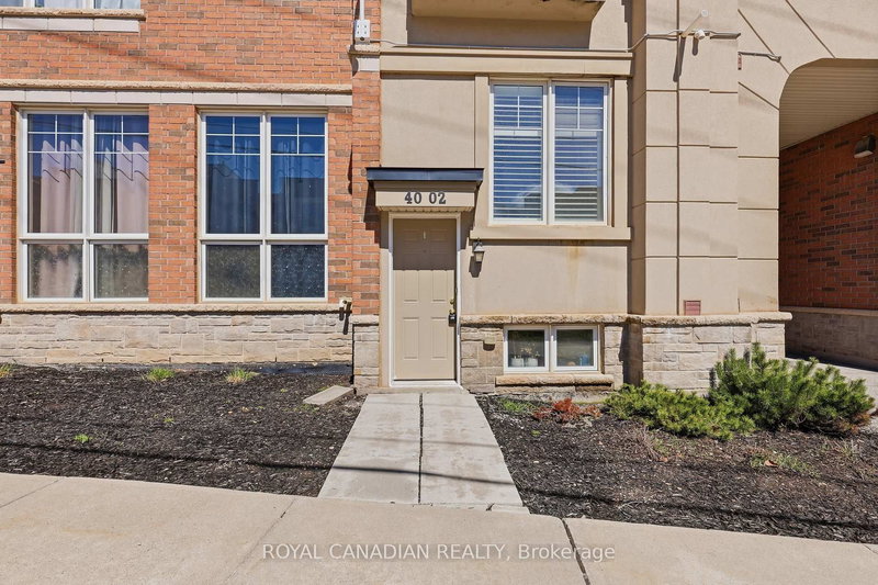 40-02 - 2420 Baronwood Dr, Oakville, L6M 0X6 | Image 3