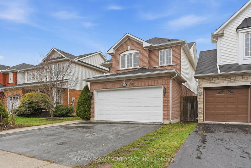 5189 Blue Spruce Ave, Burlington, L7L 6J5 | Image 2