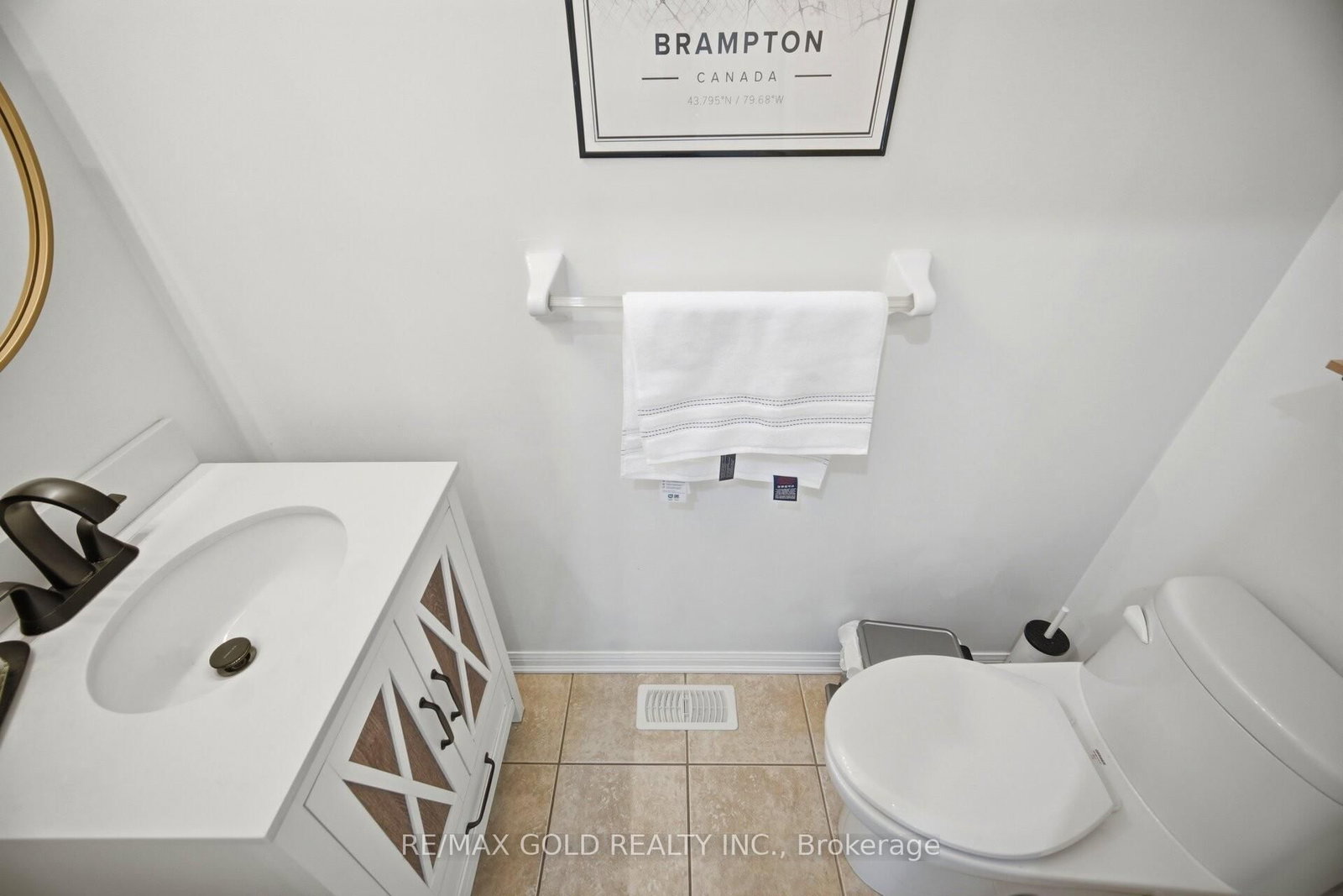 Detached House for sale at 20 Peppermint Close, Brampton, Ontario, L6P 3C7 - Bram East - MLS: W12991590