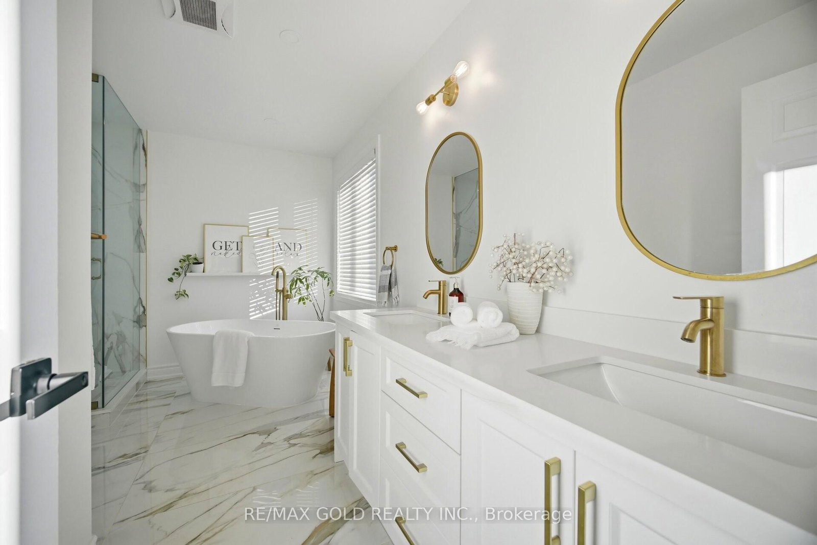 Detached House for sale at 20 Peppermint Close, Brampton, Ontario, L6P 3C7 - Bram East - MLS: W12991590