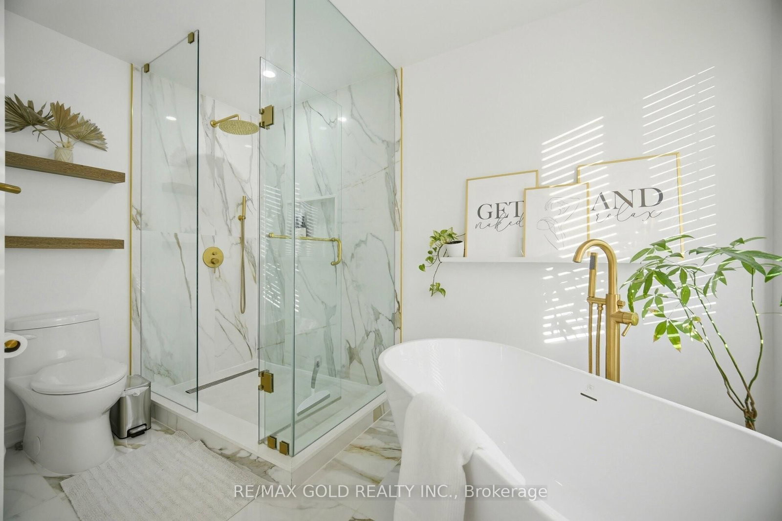 Detached House for sale at 20 Peppermint Close, Brampton, Ontario, L6P 3C7 - Bram East - MLS: W12991590