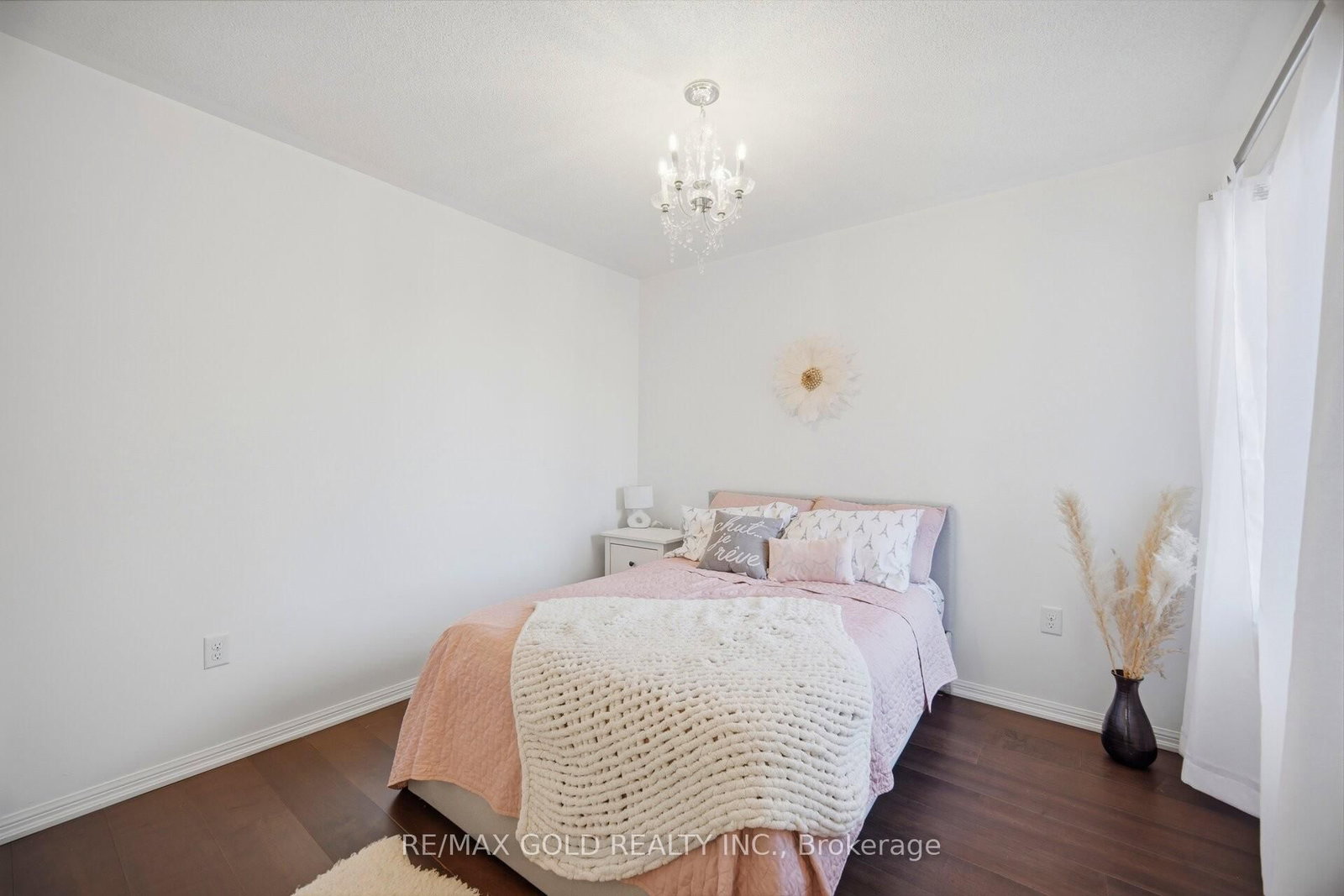 Detached House for sale at 20 Peppermint Close, Brampton, Ontario, L6P 3C7 - Bram East - MLS: W12991590