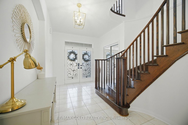 20 Peppermint Clse, Brampton, L6P 3C7 | Image 2