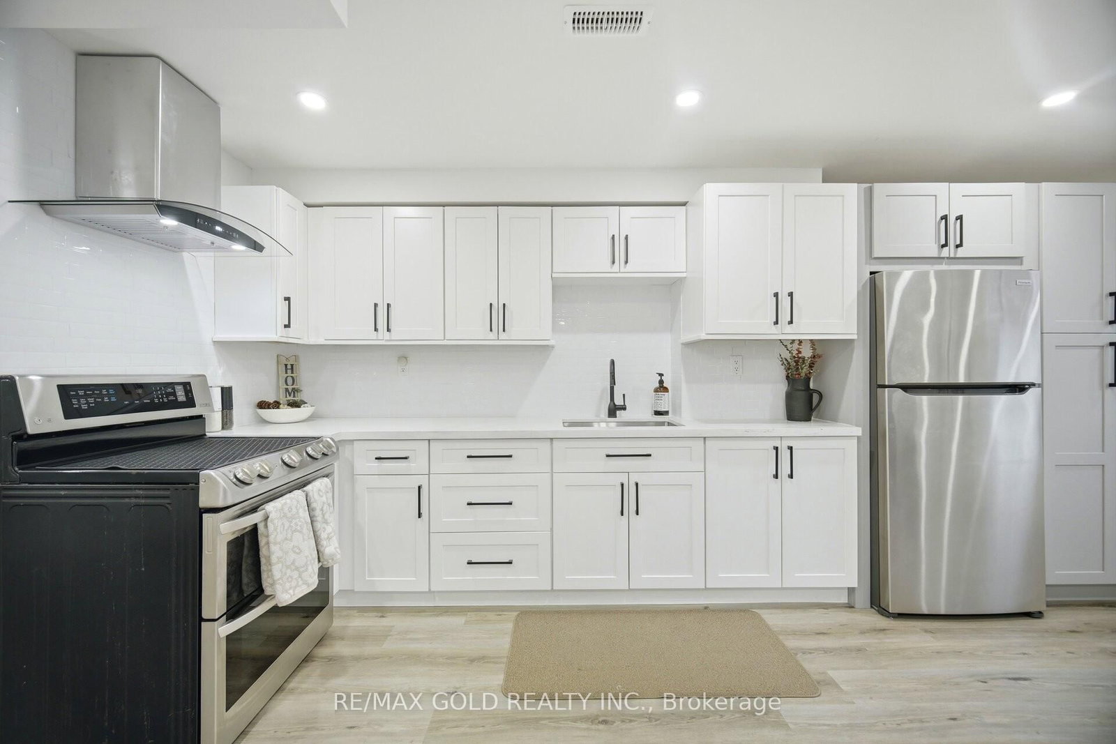 Detached House for sale at 20 Peppermint Close, Brampton, Ontario, L6P 3C7 - Bram East - MLS: W12991590