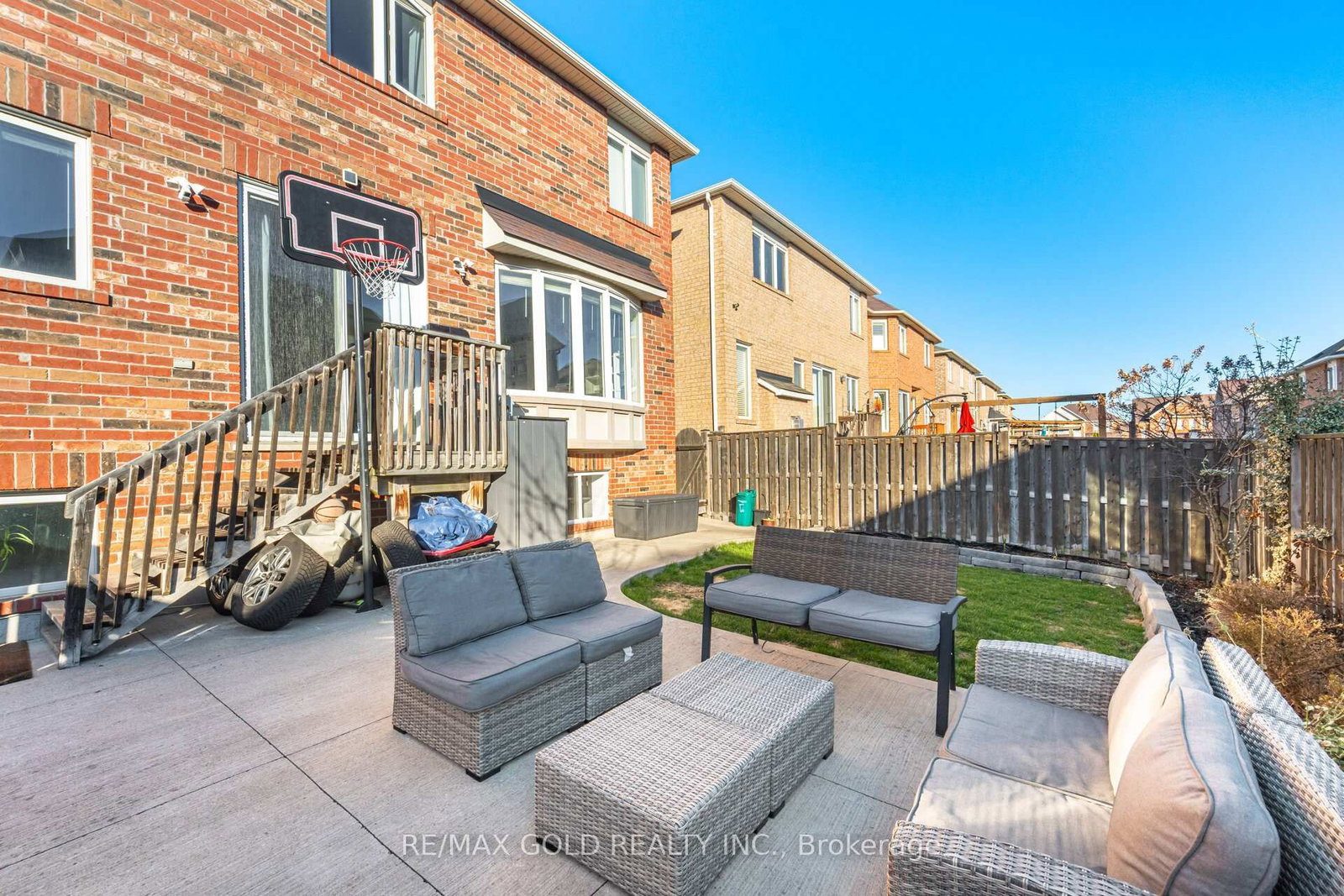 Detached House for sale at 20 Peppermint Close, Brampton, Ontario, L6P 3C7 - Bram East - MLS: W12991590