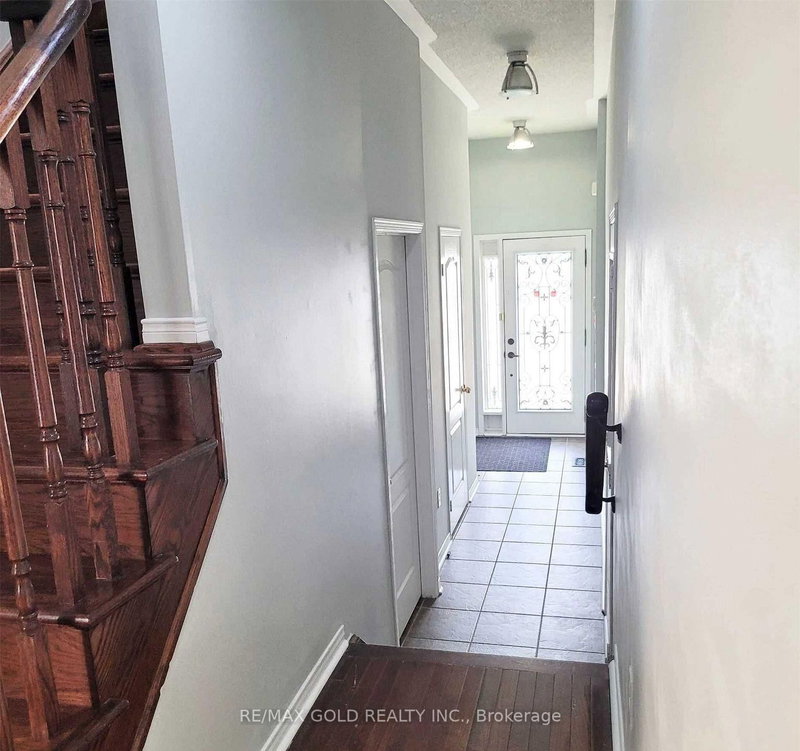 Upper - 10 Palleschi Dr, Brampton, L6P 2S1 | Image 2