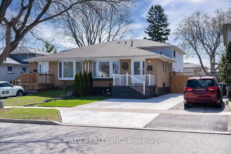 2504 Glamworth Cres, Mississauga, L5K 1G3 | Image 2