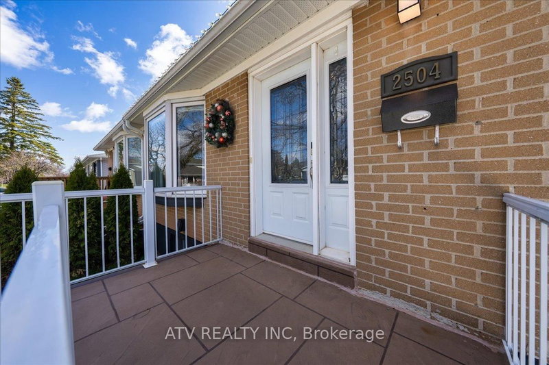 2504 Glamworth Cres, Mississauga, L5K 1G3 | Image 3