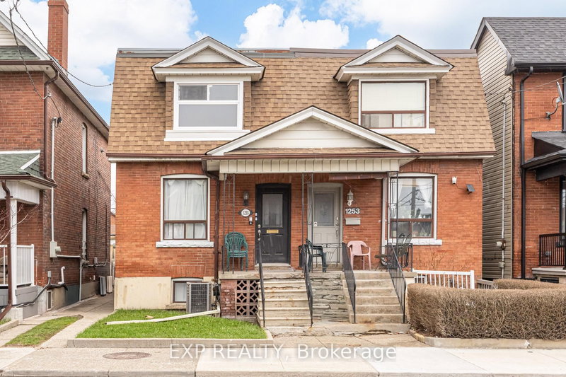 home for lease on 2nd Flr-1255 Dufferin Street