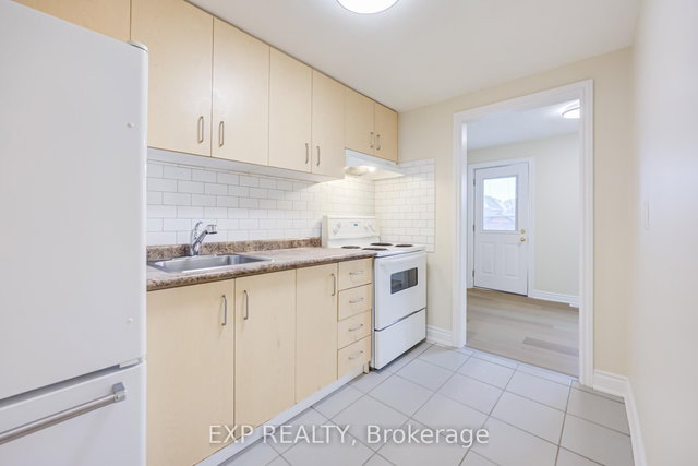 2nd Flr - 1255 Dufferin Street
