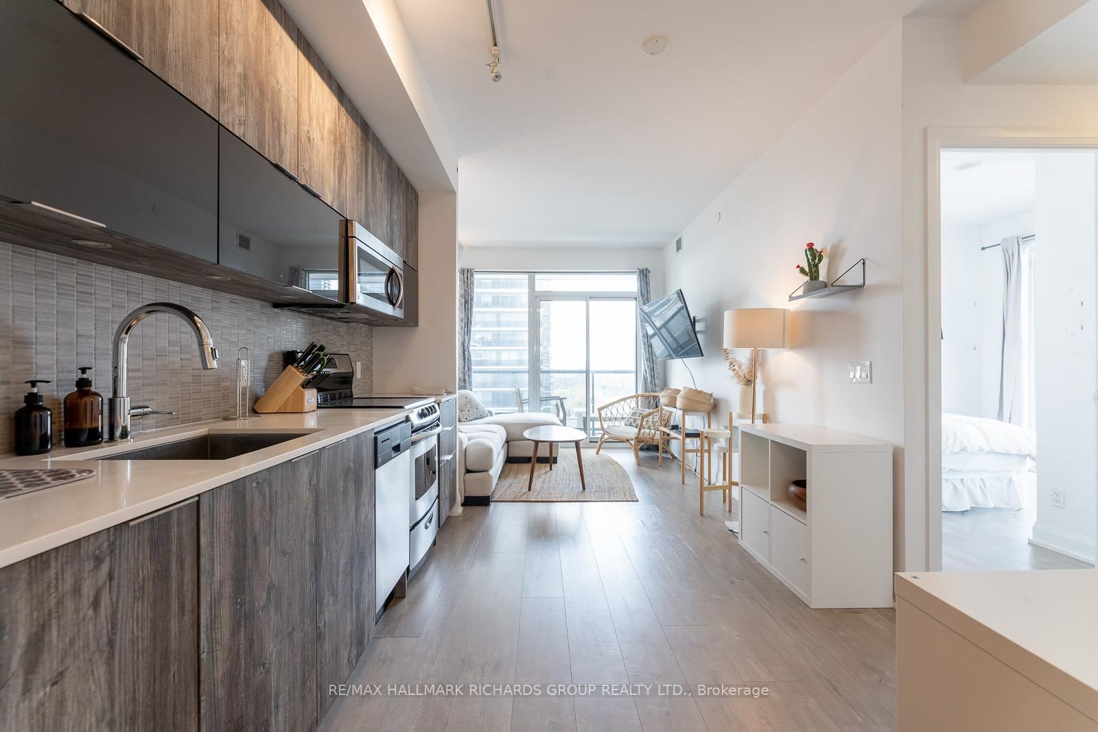 56 Annie Craig Drive, Unit 1407