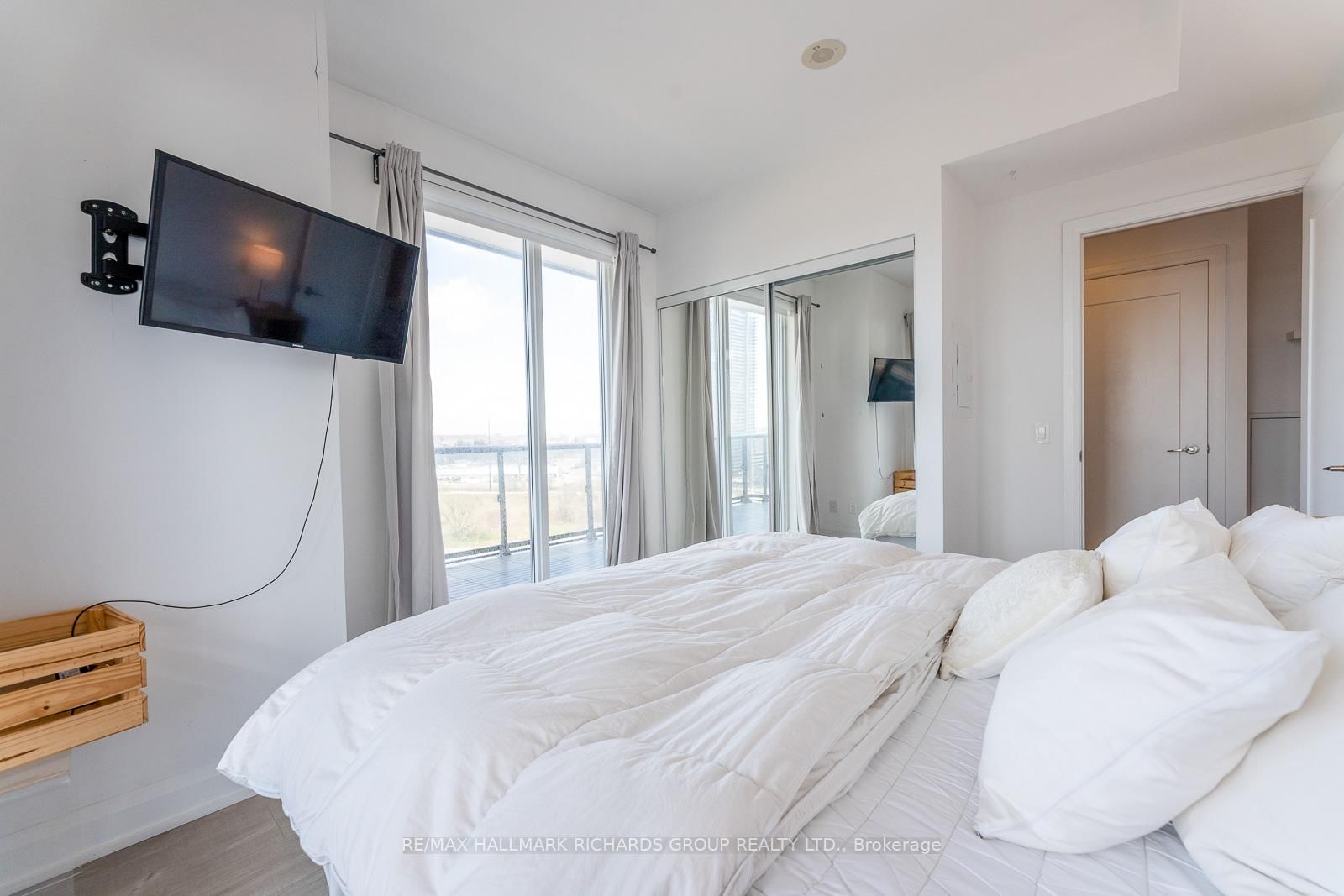 56 Annie Craig Drive, Unit 1407 - Photo 10