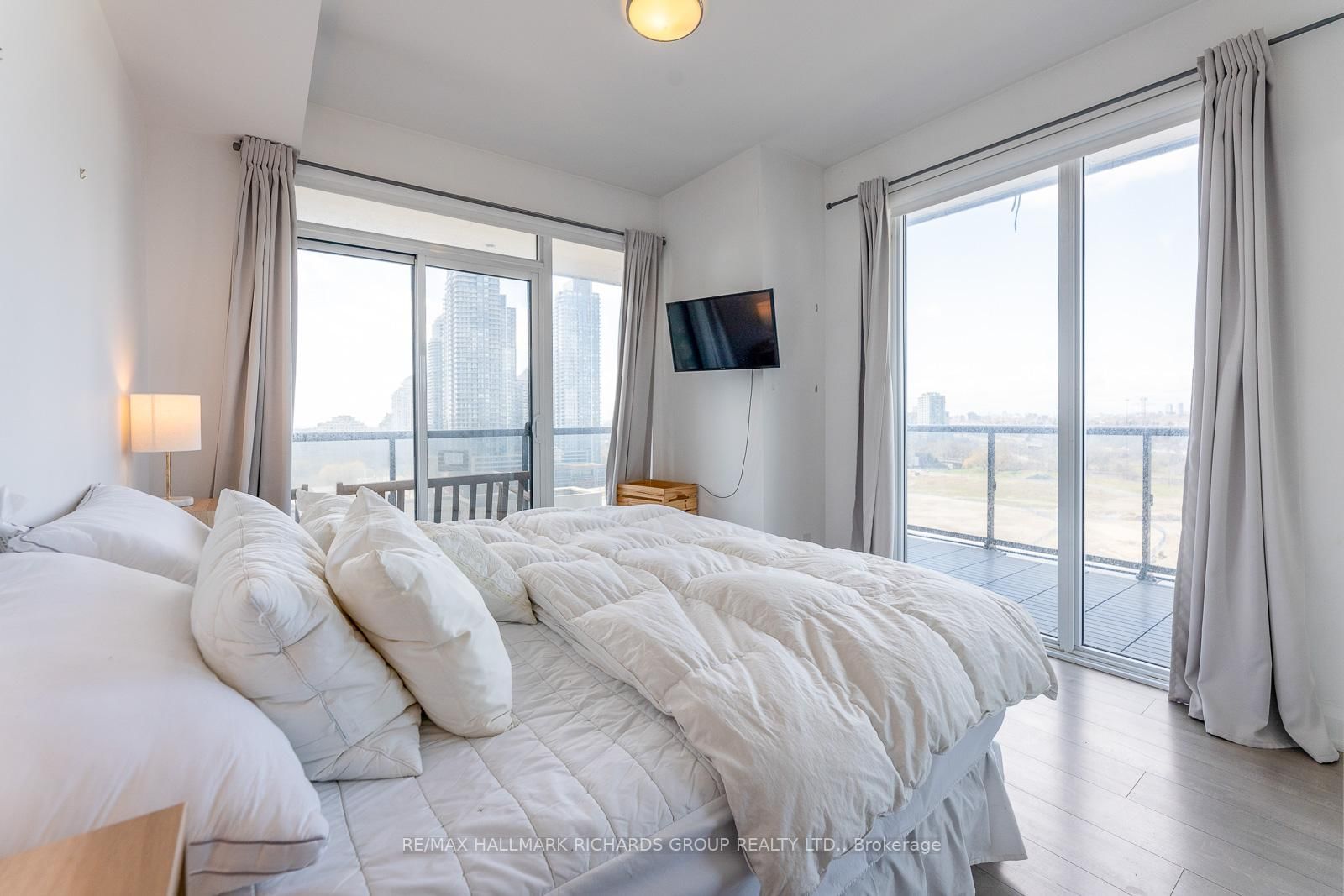 56 Annie Craig Drive, Unit 1407 - Photo 8