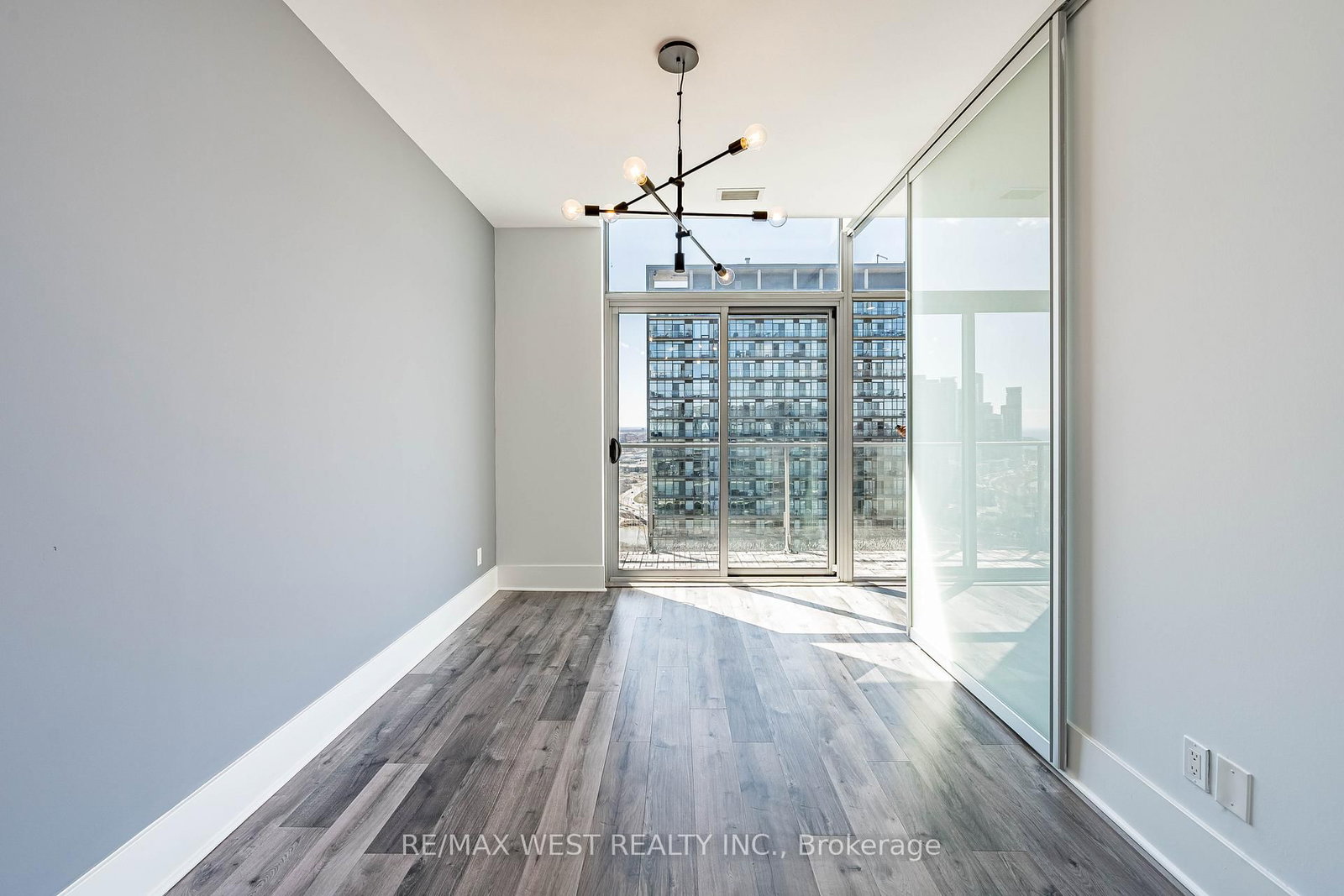 103 The Queens Way, Unit 2906 - Photo 14