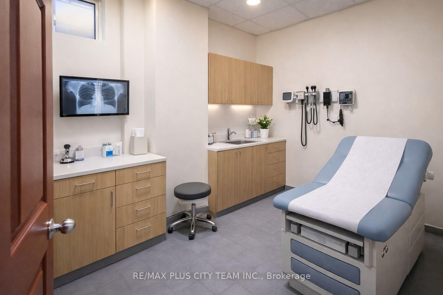 2182 Dundas Street - Photo 4