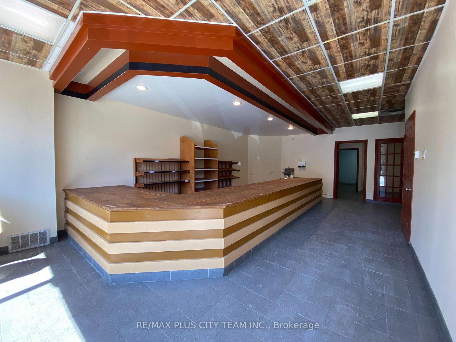 2182 Dundas Street - Photo 6