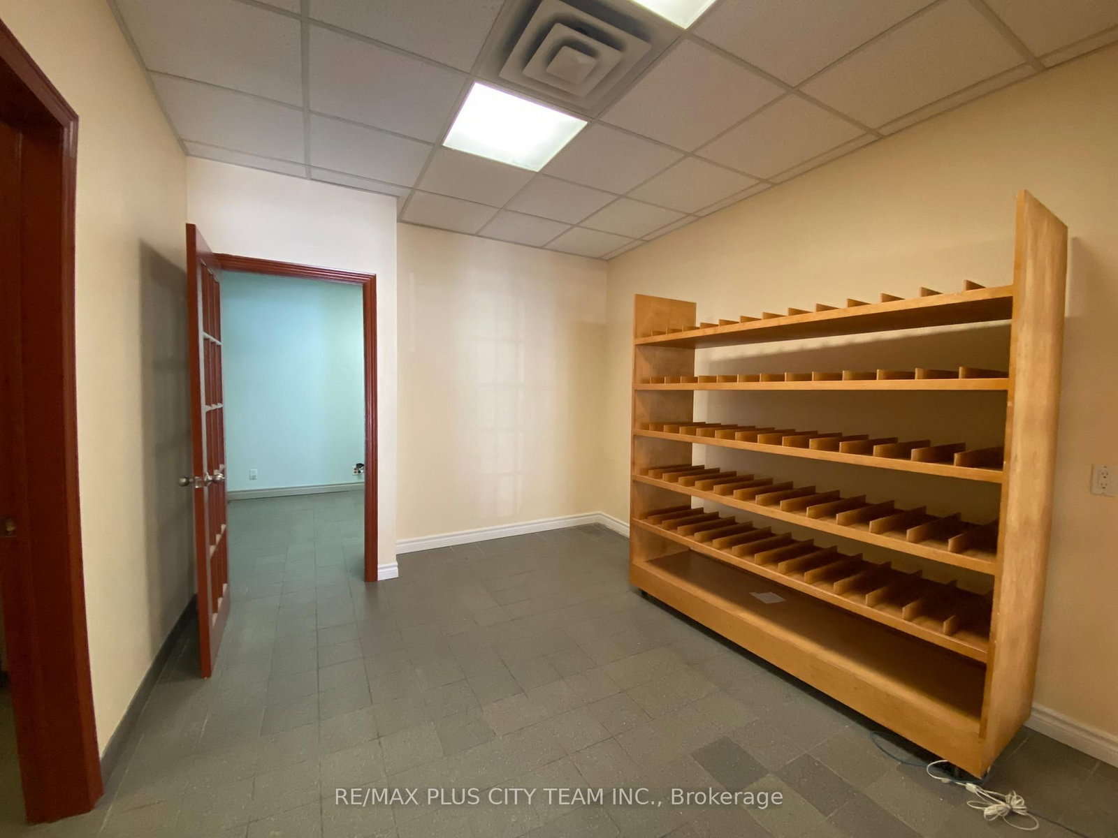 2182 Dundas Street - Photo 8