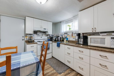 Lower-5 Burrard Road, Toronto, Ontario image-0-4