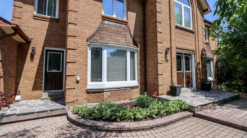 MAIN - 18 Red Tail Crt, Brampton, L6Z 3N1 | Image 2